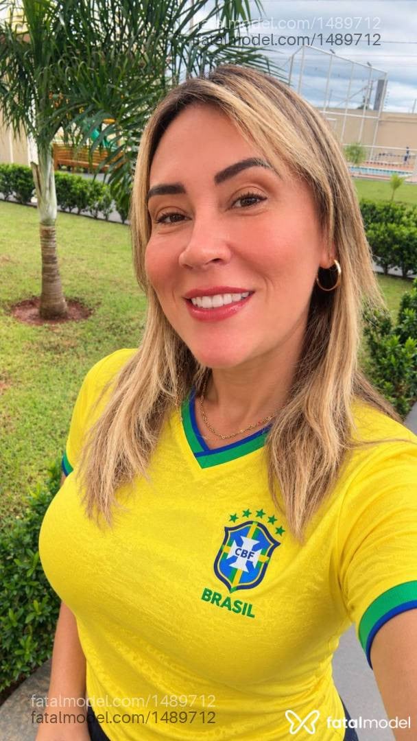 Acompanhante mulher loira (o) de olhos castanhos - Letícia Teles