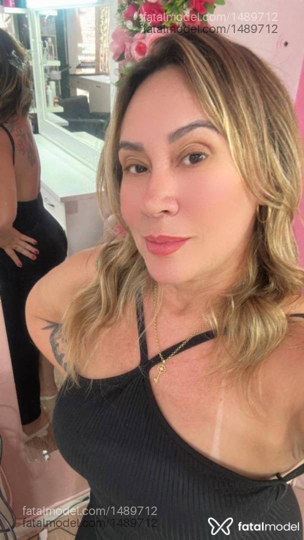 Acompanhante mulher loira (o) de olhos castanhos - Letícia Teles