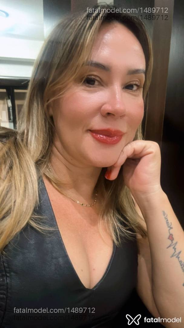 Acompanhante mulher loira (o) de olhos castanhos - Letícia Teles
