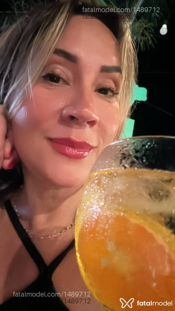 Acompanhante mulher loira (o) de olhos castanhos - Letícia Teles
