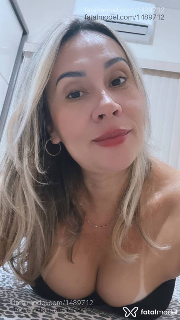 Acompanhante mulher loira (o) de olhos castanhos - Letícia Teles