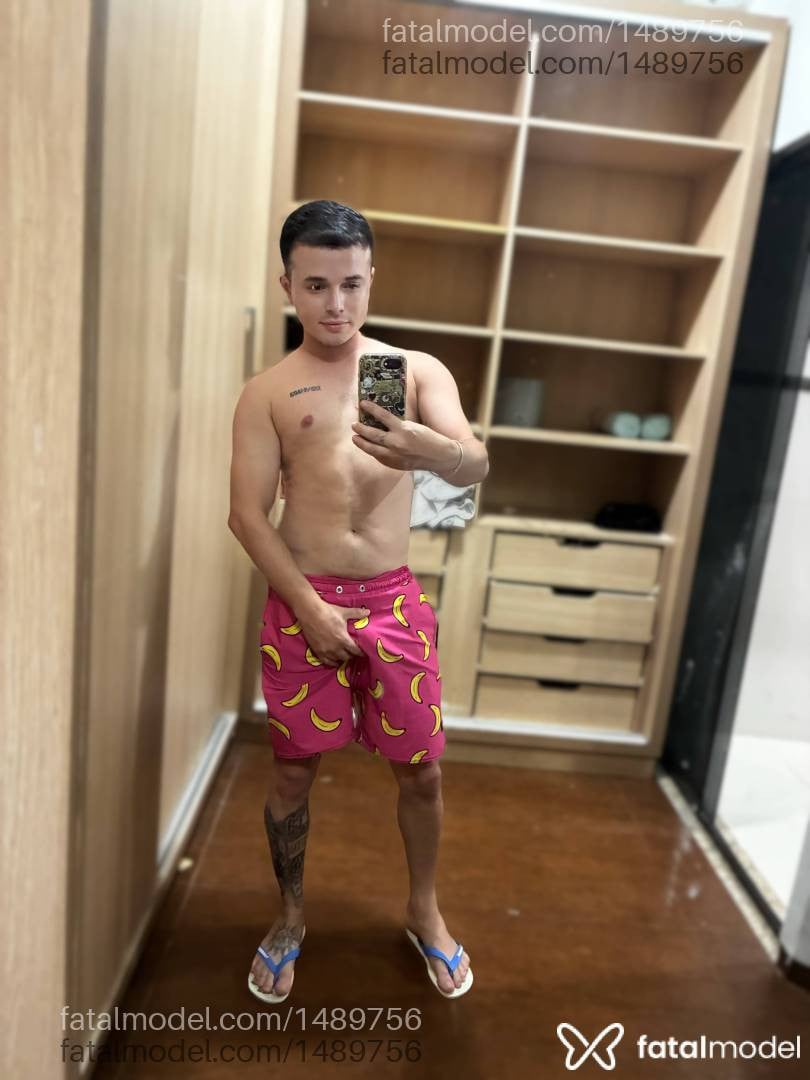 Acompanhante homem com cabelo castanho de olhos castanhos - Rian Furlan