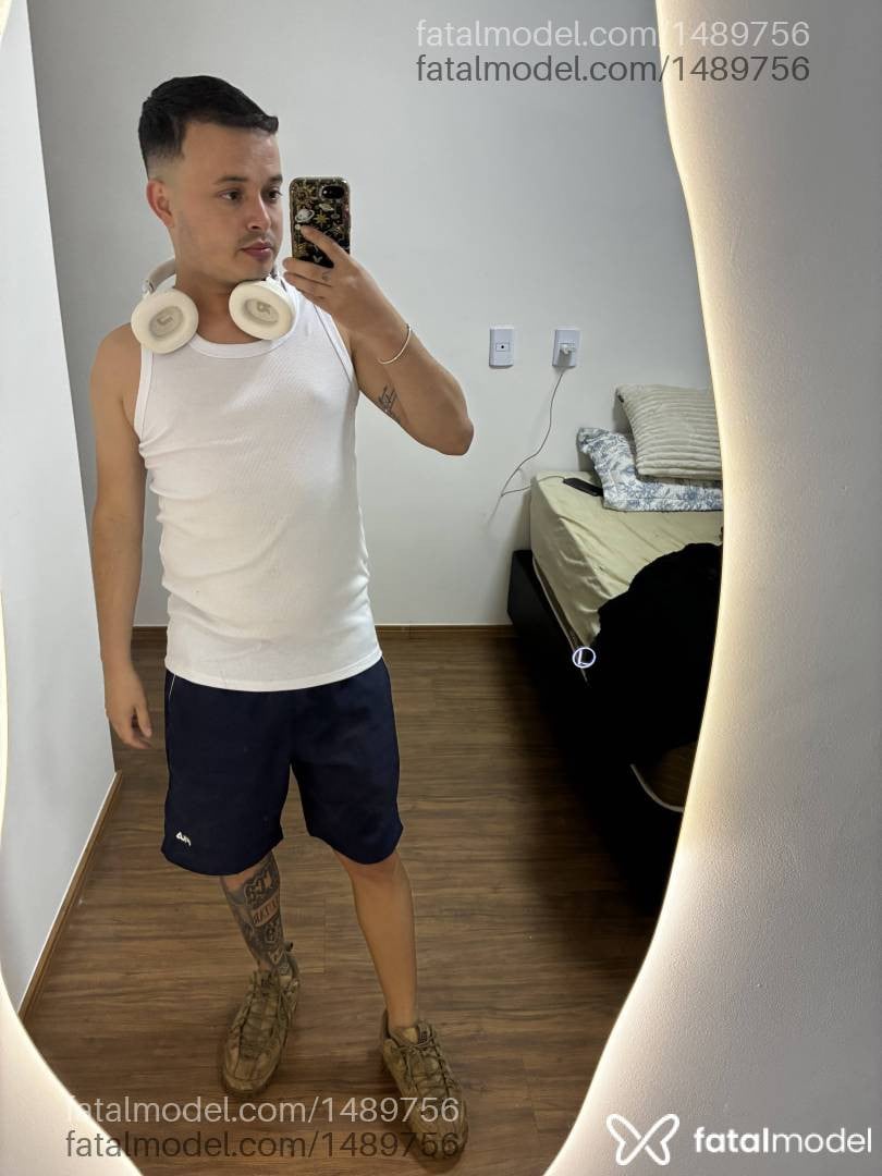Acompanhante homem com cabelo castanho de olhos castanhos - Rian Furlan
