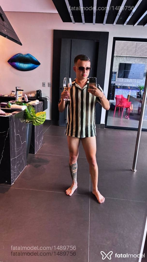 Acompanhante homem com cabelo castanho de olhos castanhos - Rian Furlan