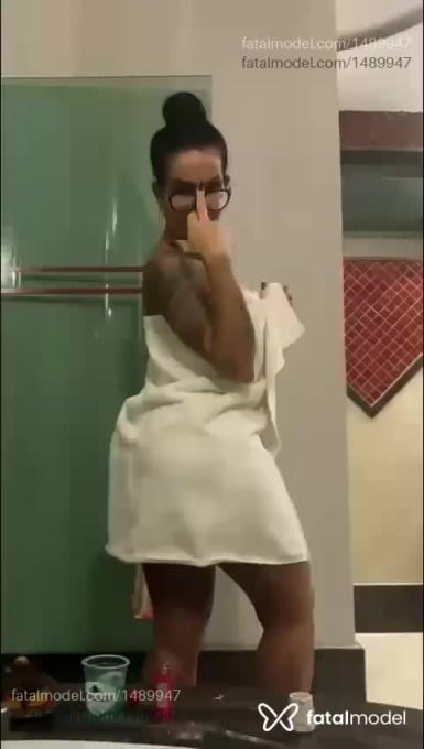 Acompanhante mulher com cabelo castanho de olhos mel em Macaé Acompanhante mulher com cabelo castanho de olhos mel em Macaé - Bela Portinari