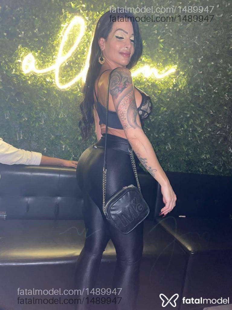 Acompanhante mulher com cabelo castanho de olhos mel - Bela Portinari