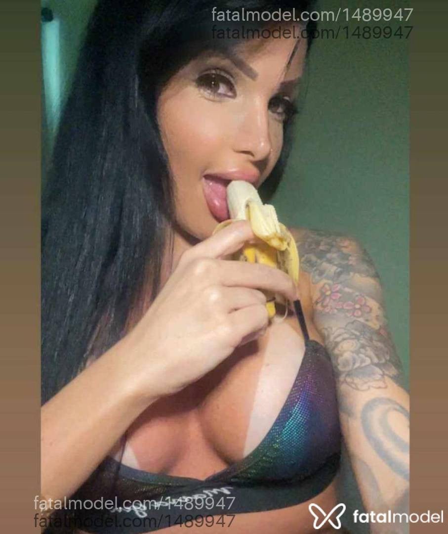 Acompanhante mulher com cabelo castanho de olhos mel em Macaé - Bela Portinari