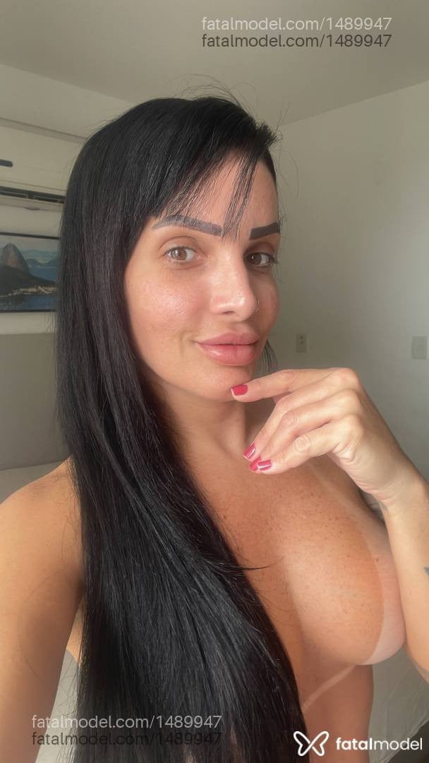 Acompanhante mulher com cabelo castanho de olhos mel - Bela Portinari