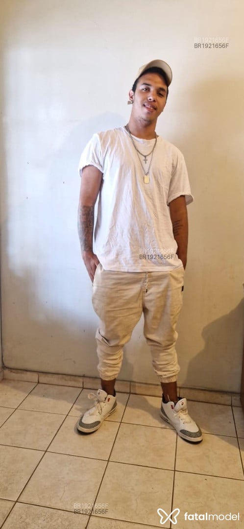 Acompanhante homem morena (o) de olhos castanhos em Goiânia - Matheus