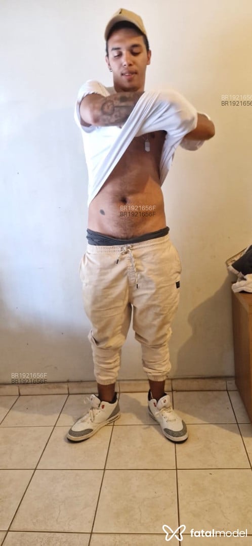 Acompanhante homem morena (o) de olhos castanhos em Goiânia - Matheus