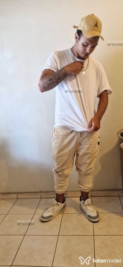 Acompanhante homem morena (o) de olhos castanhos em Goiânia - Matheus