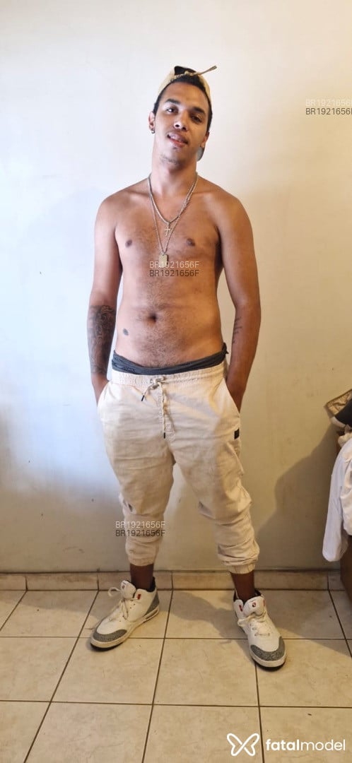 Acompanhante homem morena (o) de olhos castanhos em Goiânia - Matheus