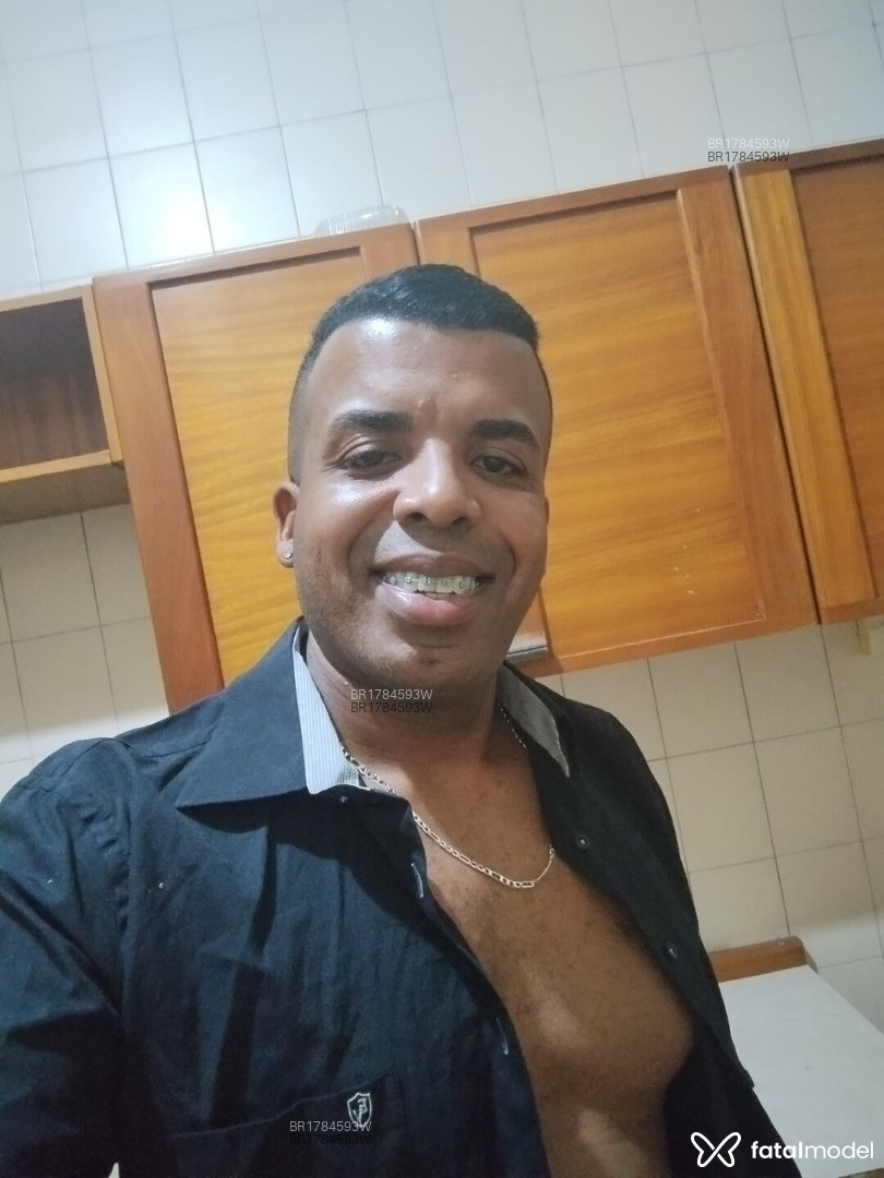 Acompanhante homem morena (o) de olhos castanhos em Limeira - Ricardo