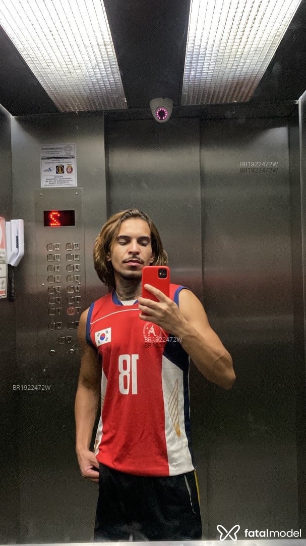 Acompanhante homem com cabelo castanho de olhos castanhos em São Paulo Acompanhante homem com cabelo castanho de olhos castanhos em São Paulo - Jakson valverde