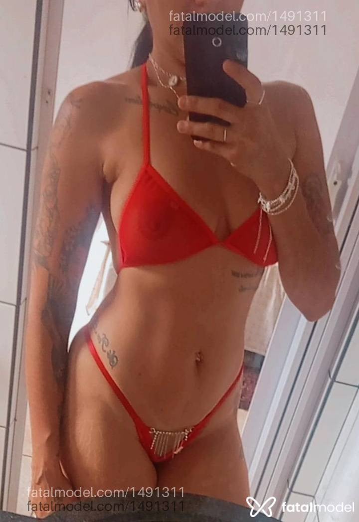 Acompanhante mulher morena (o) de olhos pretos - Alice Araujo