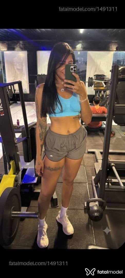 Acompanhante mulher morena (o) de olhos pretos - Alice Araujo