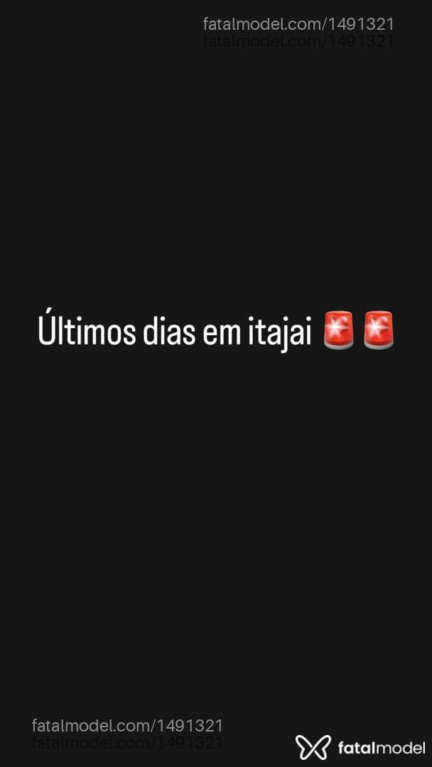 Acompanhante mulher trans com cabelo castanho de olhos castanhos em Itajaí - Eduarda Brandão