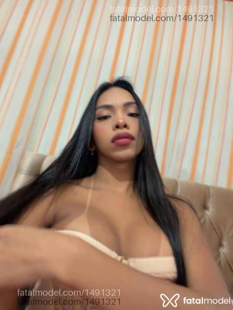Acompanhante mulher trans com cabelo castanho de olhos castanhos em Itajaí - Eduarda Brandão