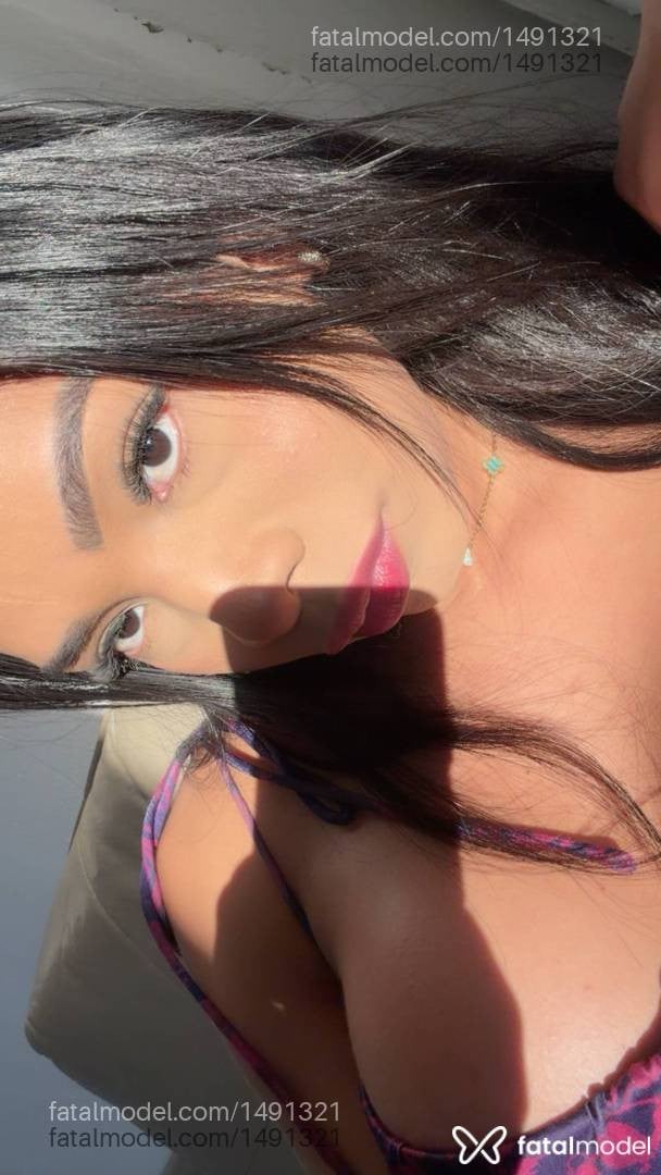 Acompanhante mulher trans com cabelo castanho de olhos castanhos em Itajaí - Eduarda Brandão