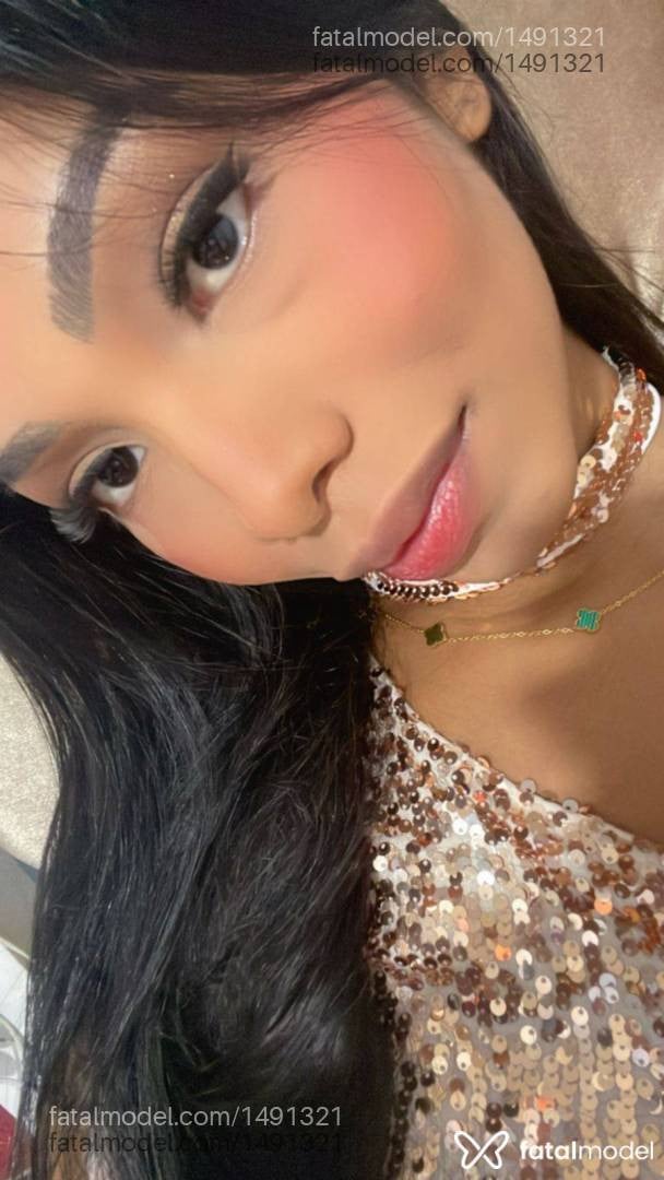 Acompanhante mulher trans com cabelo castanho de olhos castanhos - Eduarda Brandão