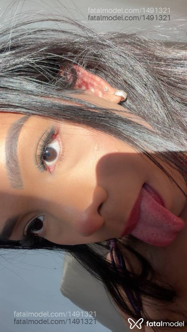 Acompanhante mulher trans com cabelo castanho de olhos castanhos em Itajaí - Eduarda Brandão