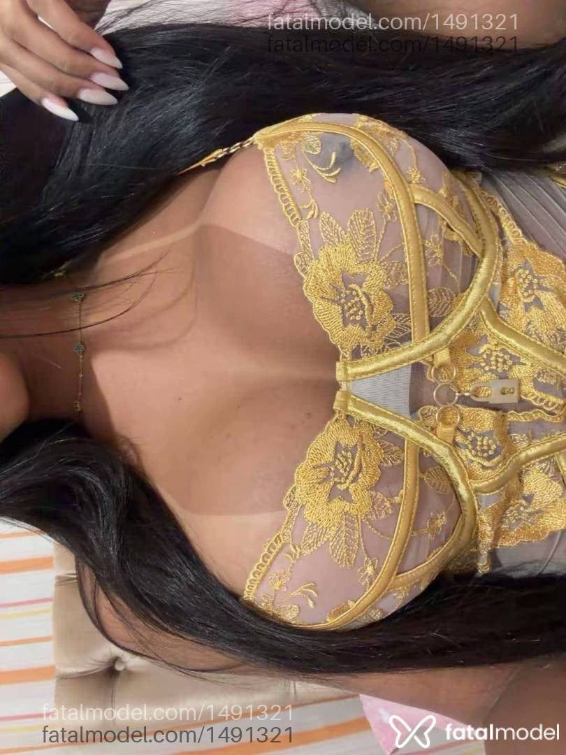 Acompanhante mulher trans com cabelo castanho de olhos castanhos - Eduarda Brandão