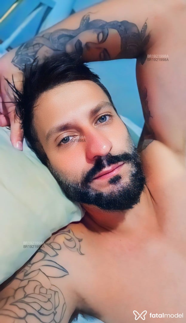 Acompanhante homem com cabelo castanho de olhos verdes em Santo André - Felipe