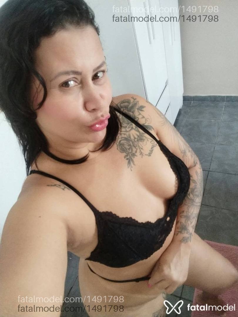 Acompanhante mulher morena (o) de olhos mel - Laura Bithencur
