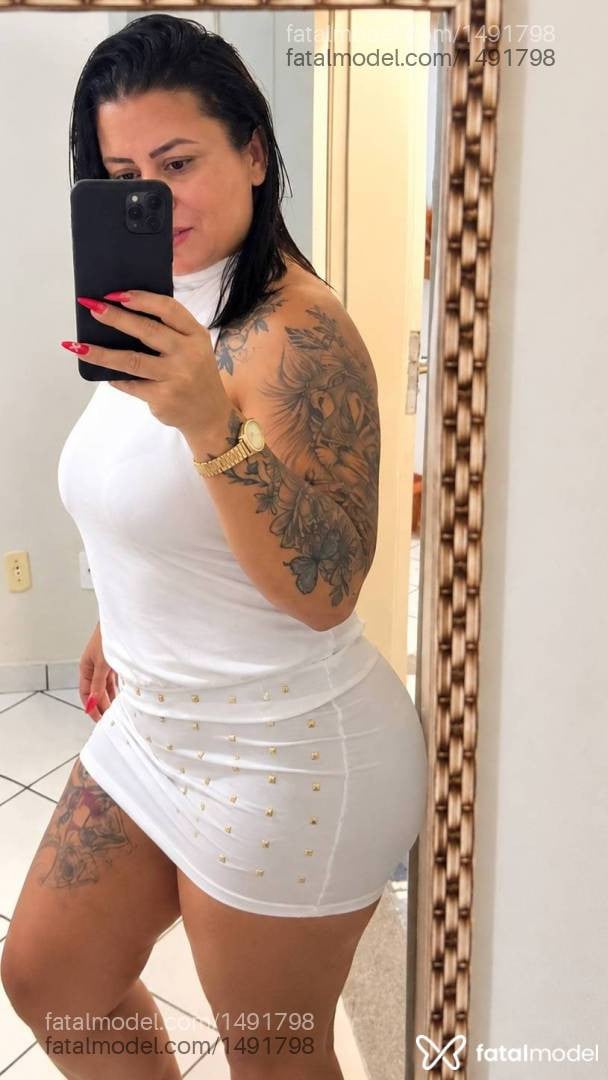 Acompanhante mulher morena (o) de olhos mel - Laura Bithencur