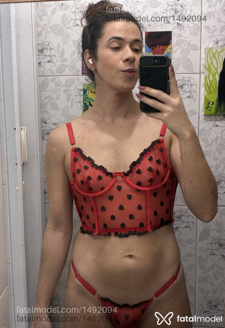 Acompanhante travesti com cabelo castanho de olhos castanhos - Karla Braga