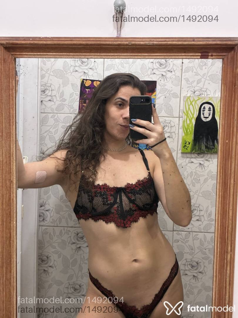 Acompanhante travesti com cabelo castanho de olhos castanhos - Karla Braga
