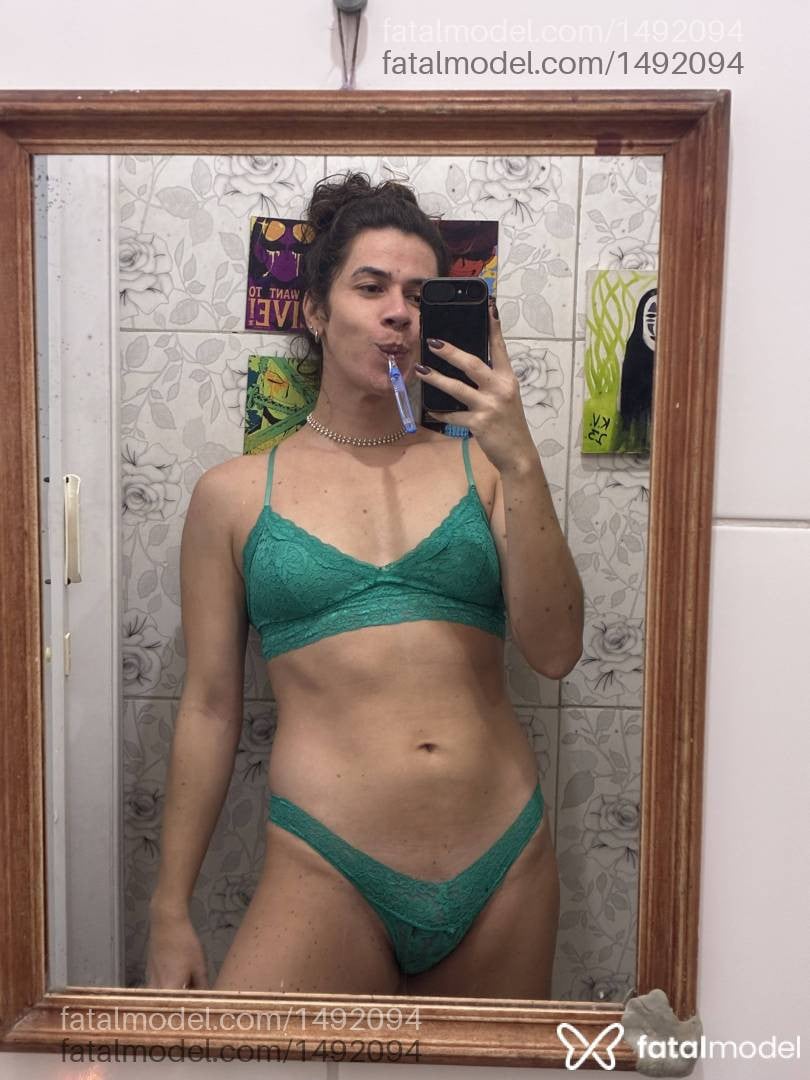 Acompanhante travesti com cabelo castanho de olhos castanhos - Karla Braga