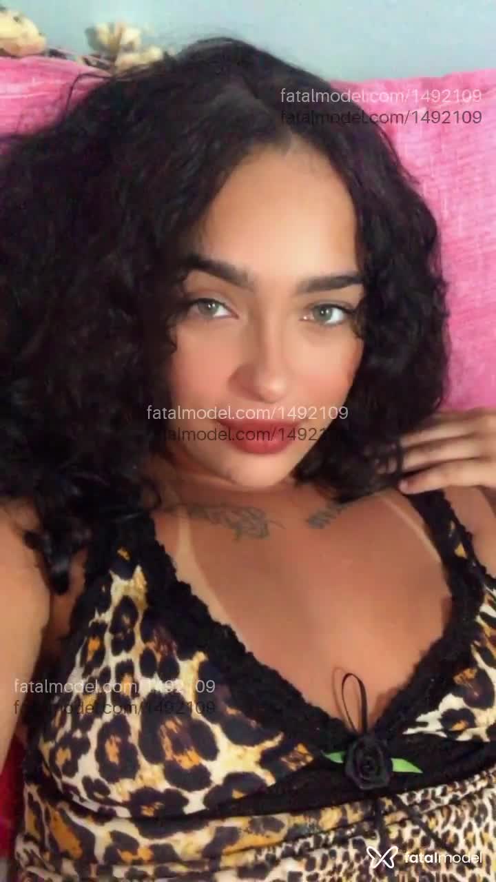 Acompanhante mulher morena (o) de olhos verdes - Kytheria Lins Acompanhante mulher morena (o) de olhos verdes - Kytheria Lins