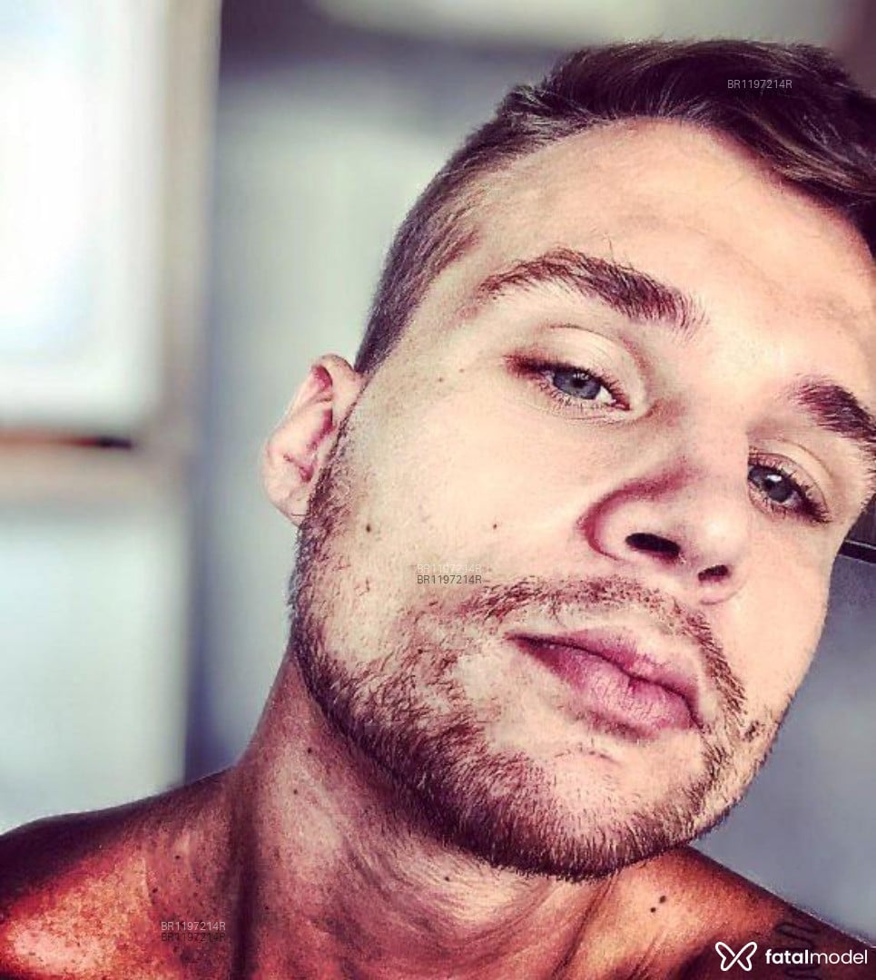 Acompanhante homem loira (o) de olhos azuis em Curitiba - BERNARDO