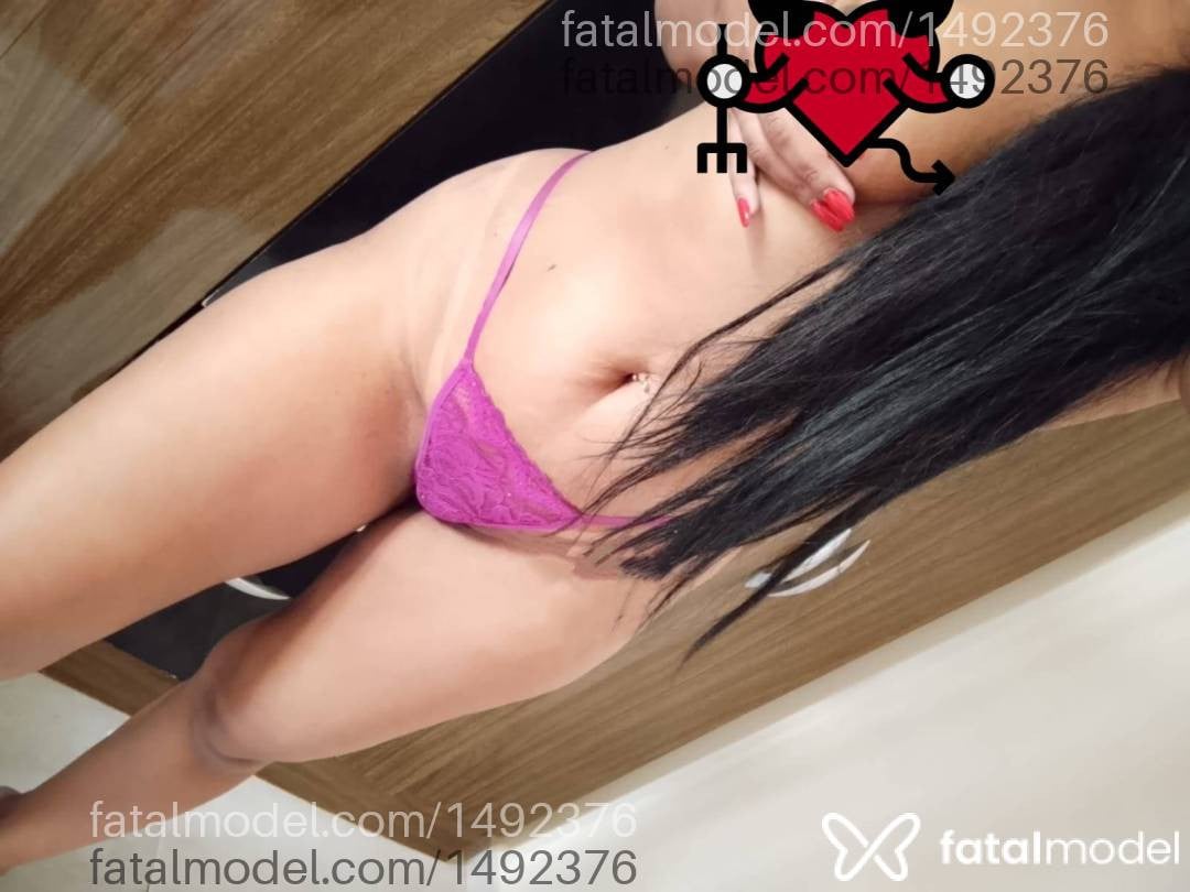 Acompanhante mulher morena (o) de olhos pretos - Daniela Diniz
