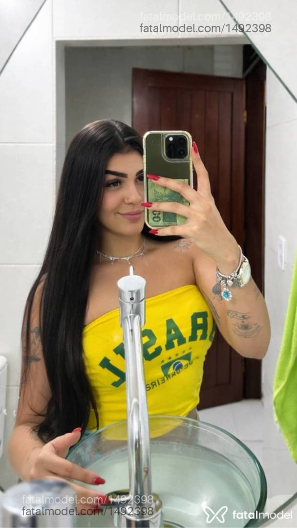 Acompanhante mulher loira (o) de olhos castanhos - Fernanda Bueno