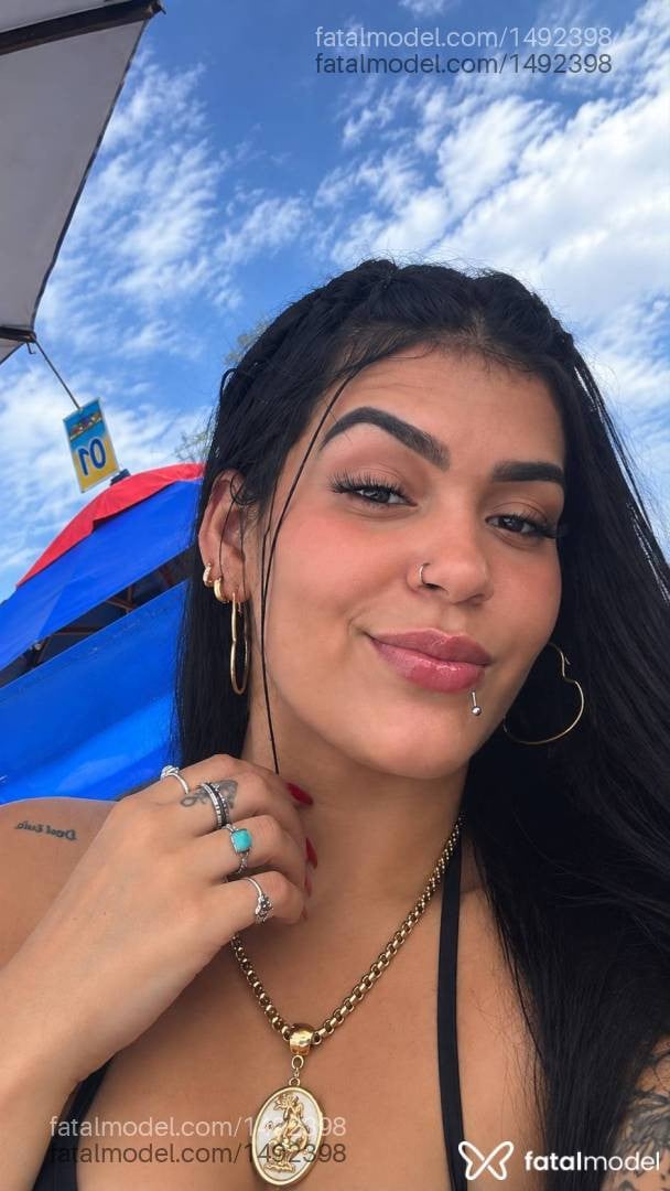 Acompanhante mulher loira (o) de olhos castanhos - Fernanda Bueno
