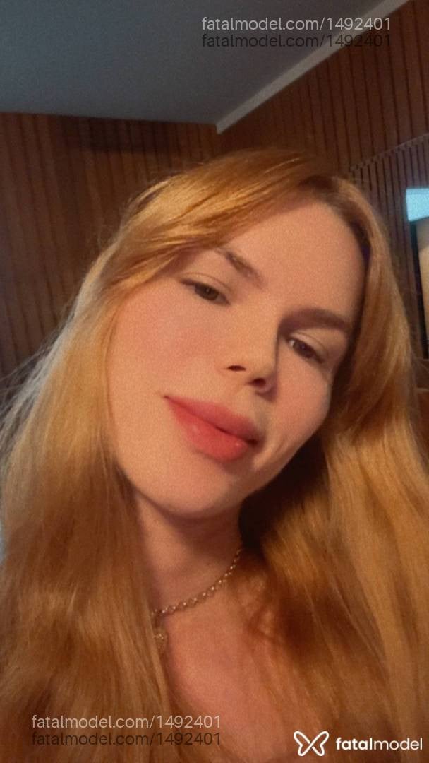 Acompanhante mulher ruiva (o) de olhos castanhos - Eloooo