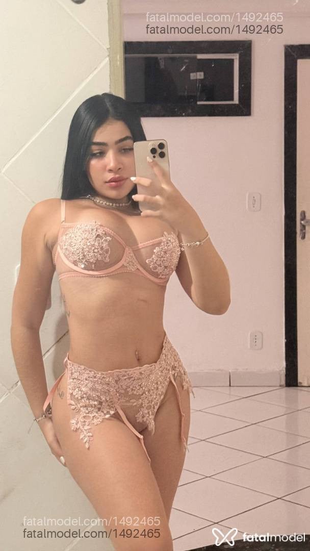 Acompanhante mulher morena (o) de olhos castanhos em Brasília Acompanhante mulher morena (o) de olhos castanhos em Brasília - Victoria
