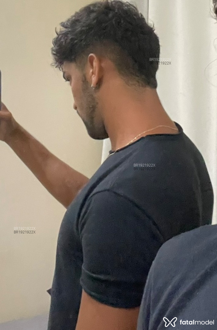 Acompanhante homem com cabelo castanho de olhos pretos em Florianópolis - Maxkaian