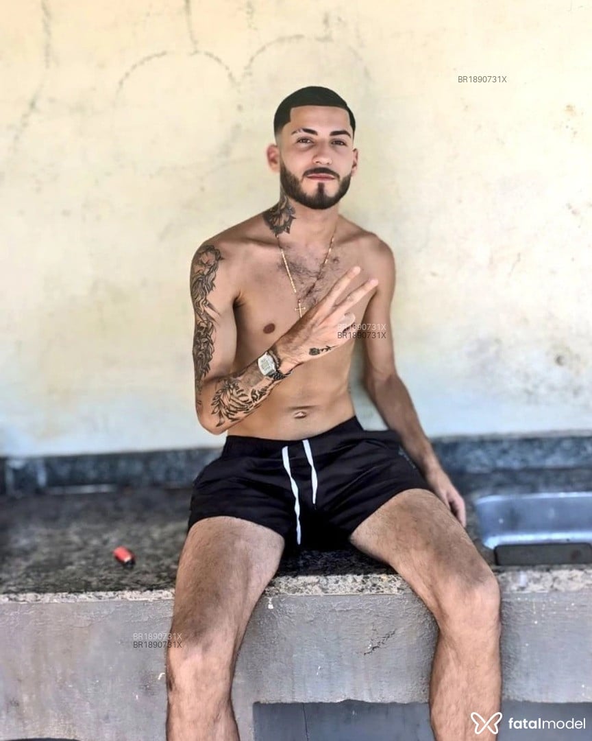 Acompanhante homem morena (o) de olhos mel - Novinhobxd