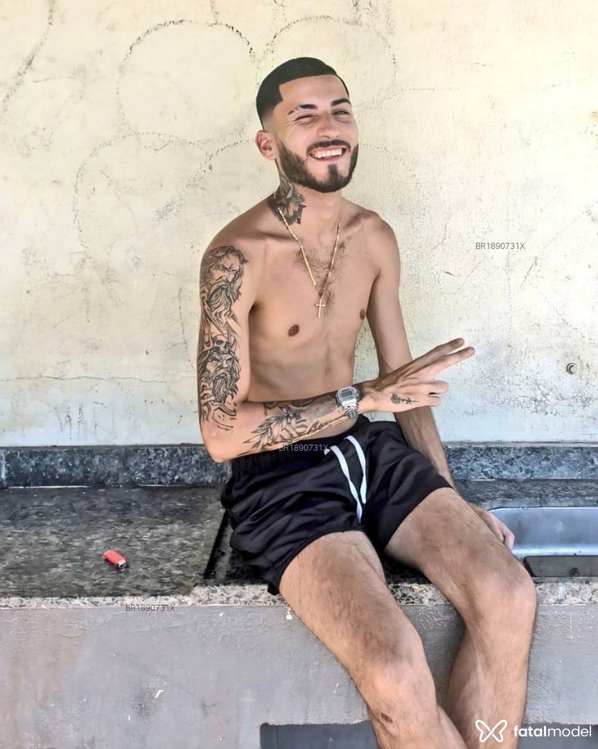 Acompanhante homem morena (o) de olhos mel - Novinhobxd