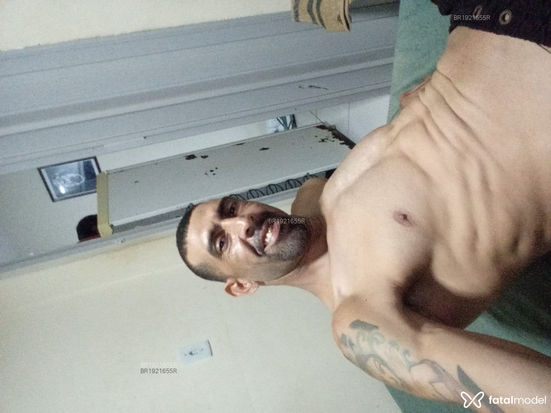 Acompanhante homem morena (o) de olhos castanhos em Rio de Janeiro - Sossi cachorrao