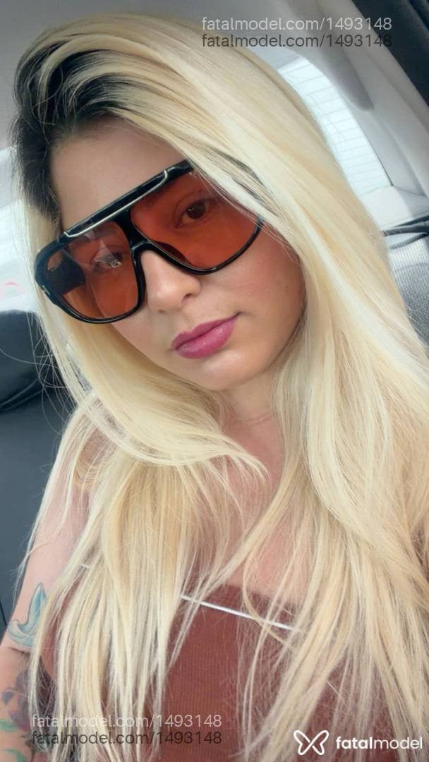 Acompanhante mulher loira (o) de olhos castanhos - Larissa Melo
