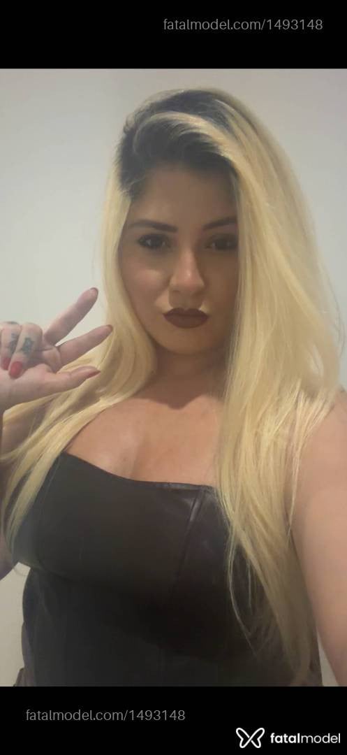 Acompanhante mulher loira (o) de olhos castanhos - Larissa Melo