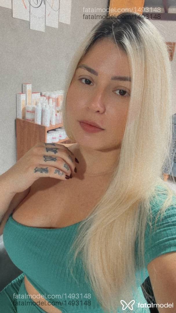 Acompanhante mulher loira (o) de olhos castanhos - Larissa Melo
