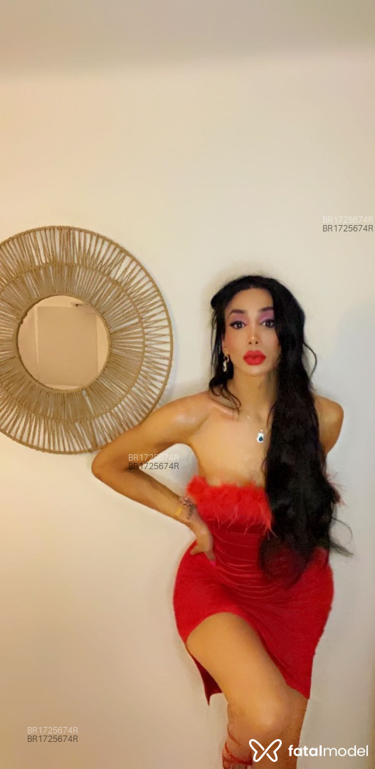 Acompanhante mulher trans morena (o) de olhos pretos em Virtual Acompanhante mulher trans morena (o) de olhos pretos em Virtual - Dafhne Brunette