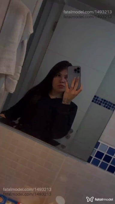 Acompanhante mulher com cabelo castanho de olhos verdes em Curitiba Acompanhante mulher com cabelo castanho de olhos verdes em Curitiba - Vitória Russo