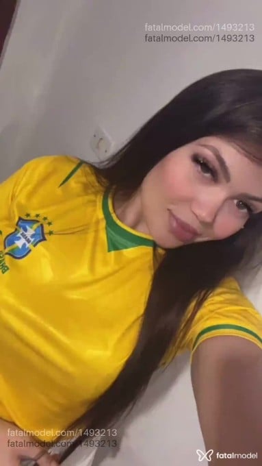 Acompanhante mulher com cabelo castanho de olhos verdes em Curitiba Acompanhante mulher com cabelo castanho de olhos verdes em Curitiba - Vitória Russo