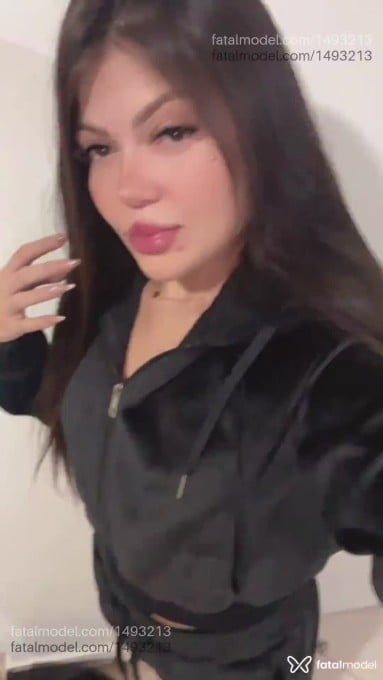 Acompanhante mulher com cabelo castanho de olhos verdes em Curitiba Acompanhante mulher com cabelo castanho de olhos verdes em Curitiba - Vitória Russo